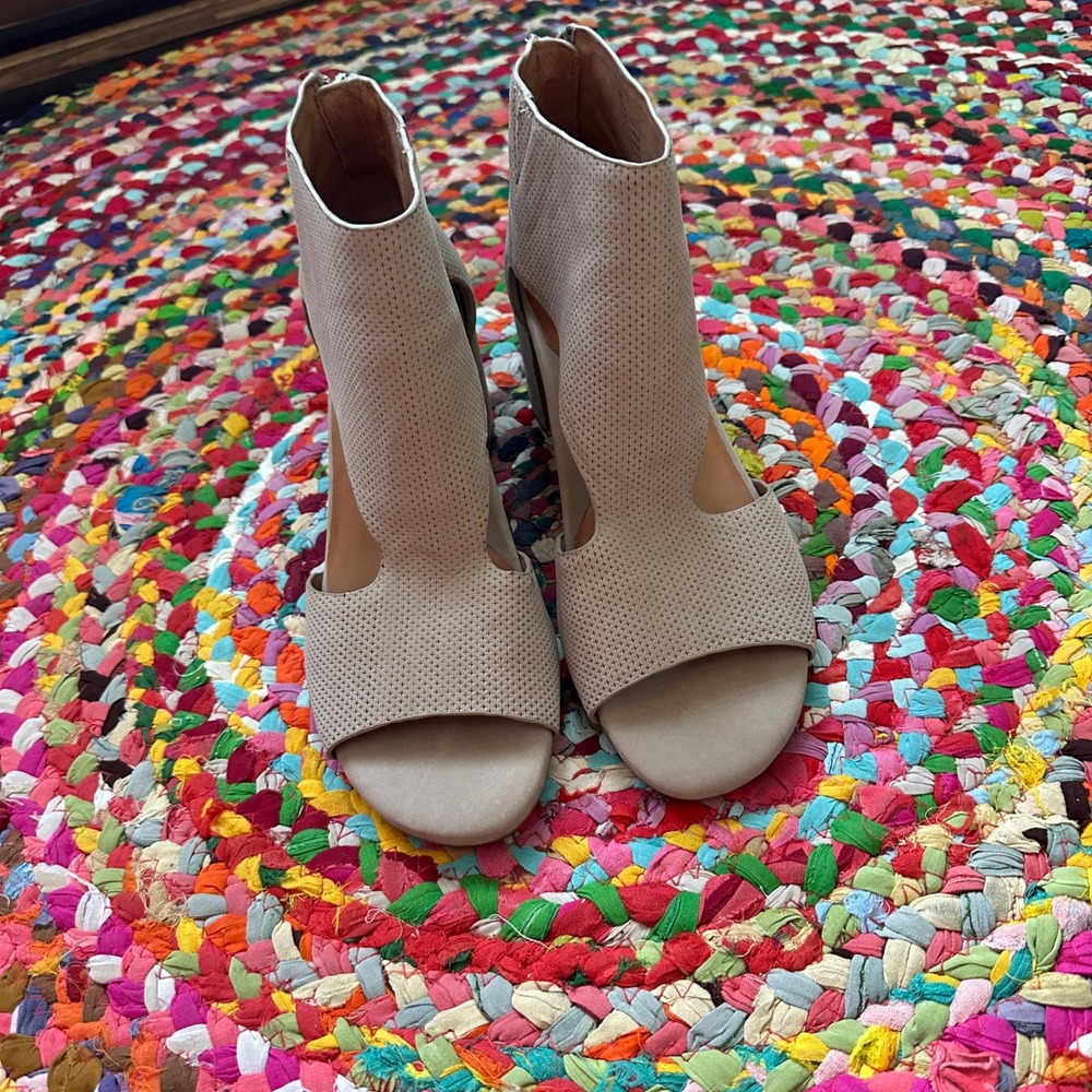 Gentle Souls Kenneth Cole Sandal Heels Size 9M Beige Leather Charlene 2 - Picture 5 of 13
